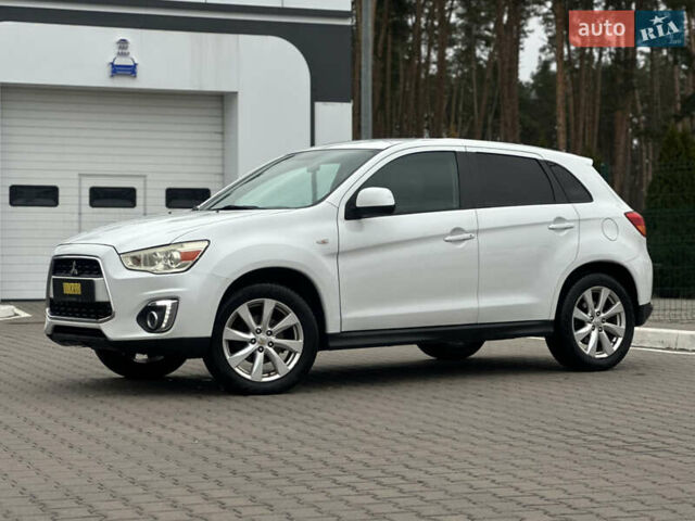 Белый Мицубиси Outlander Sport, объемом двигателя 2 л и пробегом 257 тыс. км за 10800 $, фото 4 на Automoto.ua