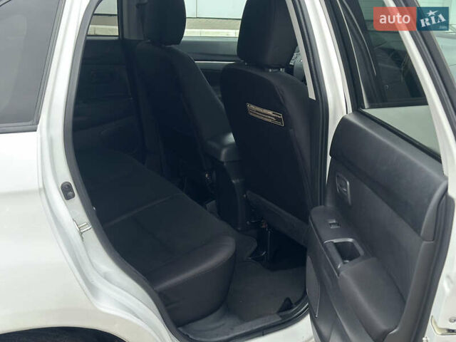 Белый Мицубиси Outlander Sport, объемом двигателя 2 л и пробегом 257 тыс. км за 10800 $, фото 32 на Automoto.ua