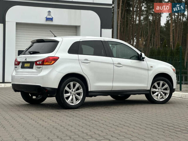 Белый Мицубиси Outlander Sport, объемом двигателя 2 л и пробегом 257 тыс. км за 10800 $, фото 9 на Automoto.ua