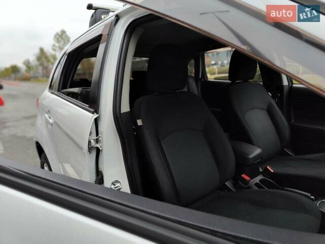 Белый Мицубиси Outlander Sport, объемом двигателя 2.4 л и пробегом 207 тыс. км за 9990 $, фото 29 на Automoto.ua