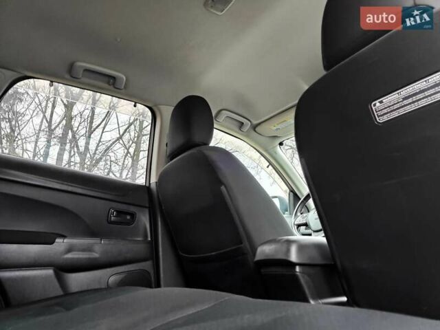 Белый Мицубиси Outlander Sport, объемом двигателя 2.4 л и пробегом 207 тыс. км за 9990 $, фото 54 на Automoto.ua