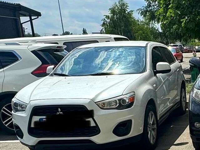 Белый Мицубиси Outlander Sport, объемом двигателя 2 л и пробегом 160 тыс. км за 10500 $, фото 2 на Automoto.ua