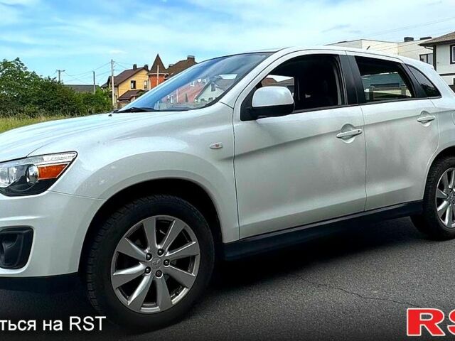 Белый Мицубиси Outlander Sport, объемом двигателя 2 л и пробегом 160 тыс. км за 10500 $, фото 3 на Automoto.ua