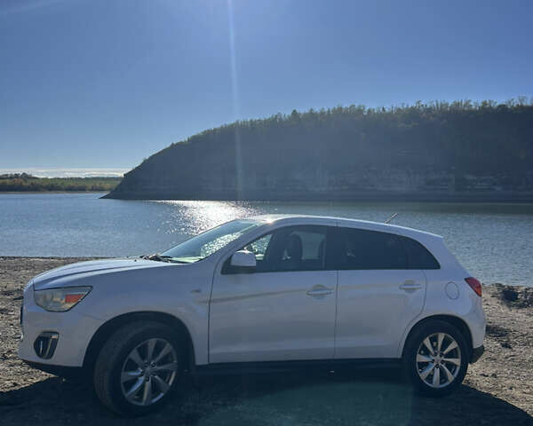 Белый Мицубиси Outlander Sport, объемом двигателя 2 л и пробегом 255 тыс. км за 12000 $, фото 24 на Automoto.ua