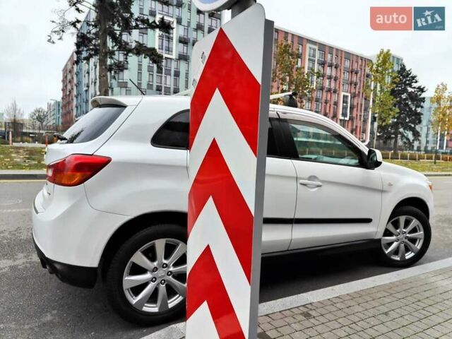 Белый Мицубиси Outlander Sport, объемом двигателя 2.4 л и пробегом 207 тыс. км за 9990 $, фото 23 на Automoto.ua