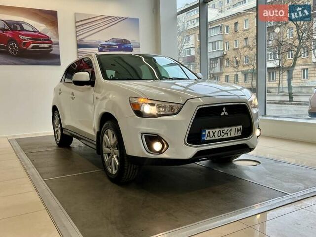 Білий Міцубісі Outlander Sport, об'ємом двигуна 2.4 л та пробігом 160 тис. км за 12500 $, фото 3 на Automoto.ua