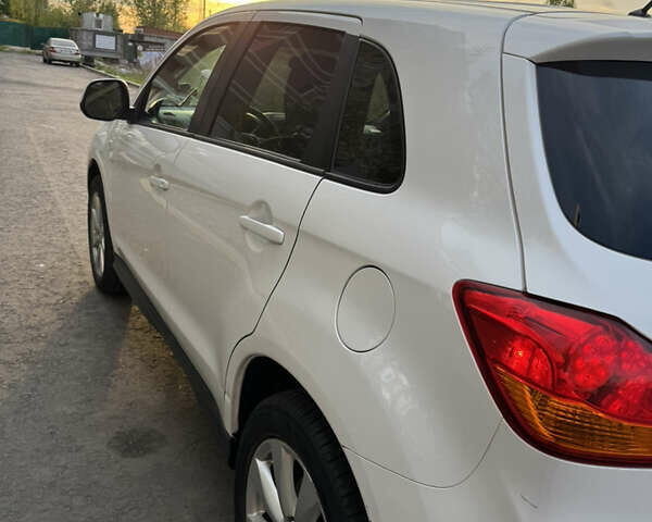 Білий Міцубісі Outlander Sport, об'ємом двигуна 2 л та пробігом 136 тис. км за 10999 $, фото 2 на Automoto.ua