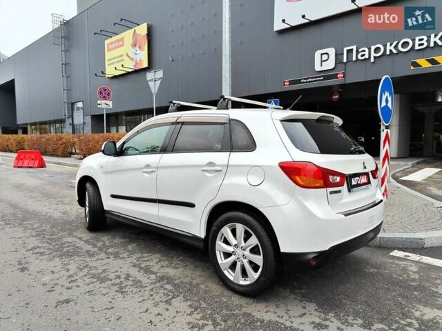 Белый Мицубиси Outlander Sport, объемом двигателя 2.4 л и пробегом 207 тыс. км за 9990 $, фото 11 на Automoto.ua