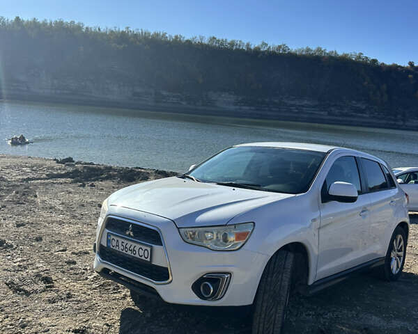 Белый Мицубиси Outlander Sport, объемом двигателя 2 л и пробегом 255 тыс. км за 12000 $, фото 25 на Automoto.ua