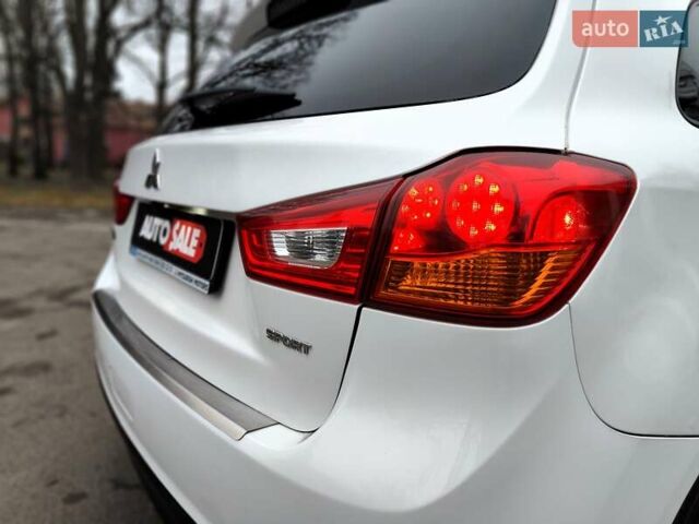 Белый Мицубиси Outlander Sport, объемом двигателя 2.4 л и пробегом 207 тыс. км за 9990 $, фото 13 на Automoto.ua