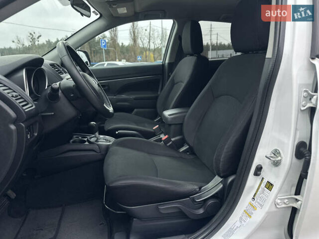 Белый Мицубиси Outlander Sport, объемом двигателя 2 л и пробегом 257 тыс. км за 10800 $, фото 29 на Automoto.ua