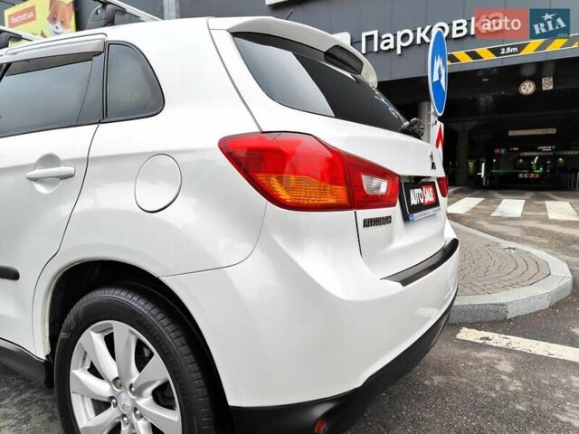 Белый Мицубиси Outlander Sport, объемом двигателя 2.4 л и пробегом 207 тыс. км за 9990 $, фото 15 на Automoto.ua