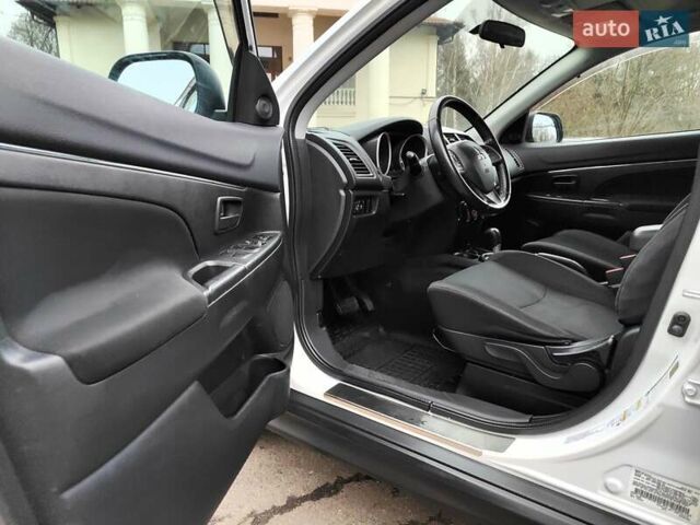 Белый Мицубиси Outlander Sport, объемом двигателя 2.4 л и пробегом 207 тыс. км за 9990 $, фото 30 на Automoto.ua