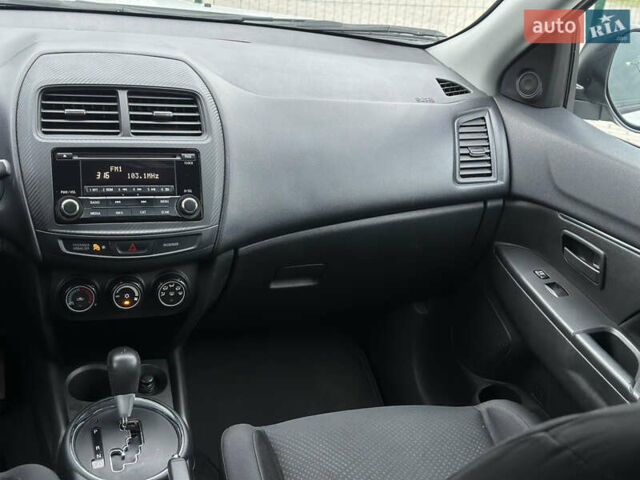 Белый Мицубиси Outlander Sport, объемом двигателя 2 л и пробегом 257 тыс. км за 10800 $, фото 21 на Automoto.ua