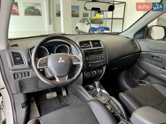 Білий Міцубісі Outlander Sport, об'ємом двигуна 2.4 л та пробігом 160 тис. км за 12500 $, фото 20 на Automoto.ua