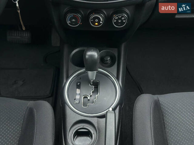 Белый Мицубиси Outlander Sport, объемом двигателя 2 л и пробегом 257 тыс. км за 10800 $, фото 24 на Automoto.ua