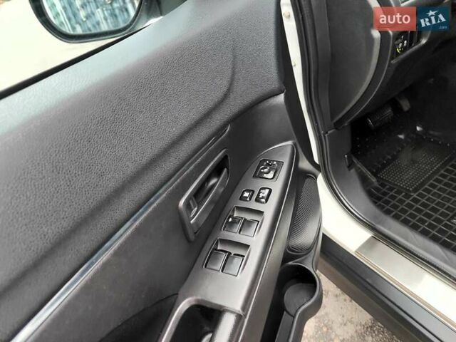 Белый Мицубиси Outlander Sport, объемом двигателя 2.4 л и пробегом 207 тыс. км за 9990 $, фото 49 на Automoto.ua