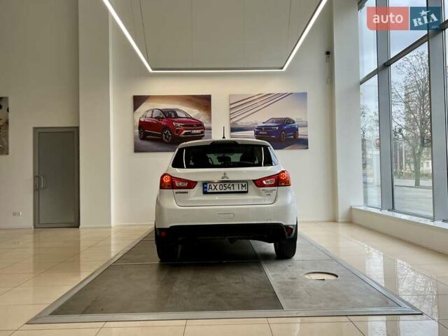 Білий Міцубісі Outlander Sport, об'ємом двигуна 2.4 л та пробігом 160 тис. км за 12500 $, фото 18 на Automoto.ua