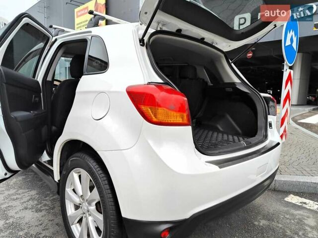 Белый Мицубиси Outlander Sport, объемом двигателя 2.4 л и пробегом 207 тыс. км за 9990 $, фото 14 на Automoto.ua