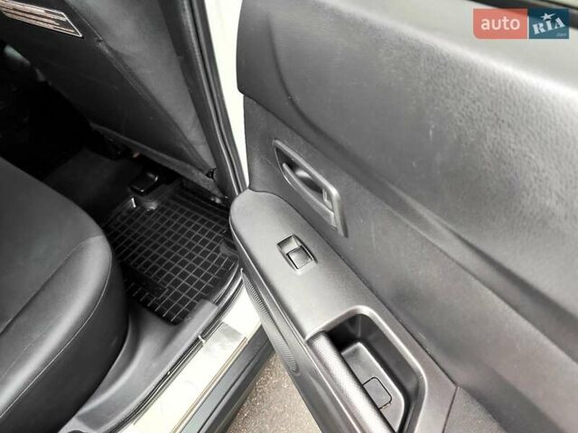 Белый Мицубиси Outlander Sport, объемом двигателя 2.4 л и пробегом 207 тыс. км за 9990 $, фото 43 на Automoto.ua