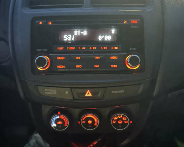 Белый Мицубиси Outlander Sport, объемом двигателя 2 л и пробегом 255 тыс. км за 12000 $, фото 30 на Automoto.ua