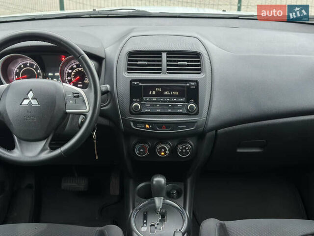 Белый Мицубиси Outlander Sport, объемом двигателя 2 л и пробегом 257 тыс. км за 10800 $, фото 20 на Automoto.ua