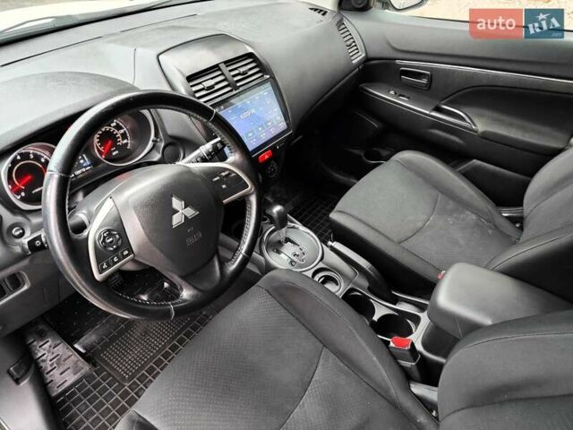 Белый Мицубиси Outlander Sport, объемом двигателя 2.4 л и пробегом 207 тыс. км за 9990 $, фото 50 на Automoto.ua