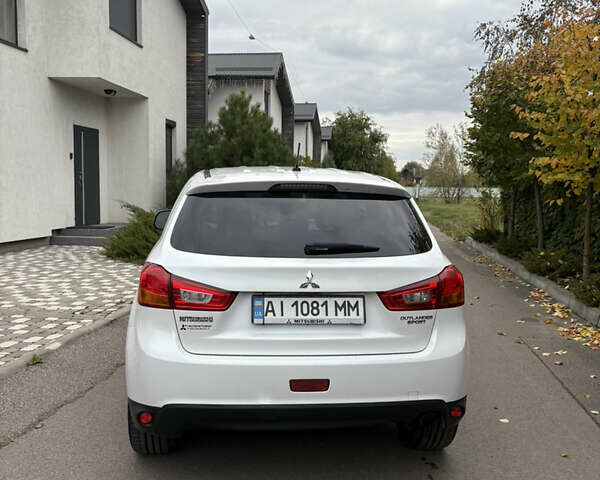 Мицубиси Outlander Sport 2015 в Вышгороде на Automoto.ua Белый Мицубиси Outlander Sport, объемом двигателя 2 л и пробегом 136 тыс. км за 10700 $, фото 3 на Automoto.ua