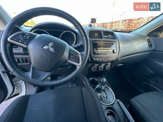Мицубиси Outlander Sport 2015 в Киеве на Automoto.ua Белый Мицубиси Outlander Sport, объемом двигателя 2 л и пробегом 168 тыс. км за 12500 $, фото 5 на Automoto.ua