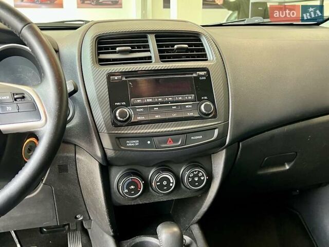 Білий Міцубісі Outlander Sport, об'ємом двигуна 2.4 л та пробігом 160 тис. км за 12500 $, фото 21 на Automoto.ua