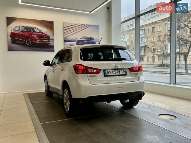 Білий Міцубісі Outlander Sport, об'ємом двигуна 2.4 л та пробігом 160 тис. км за 12500 $, фото 10 на Automoto.ua