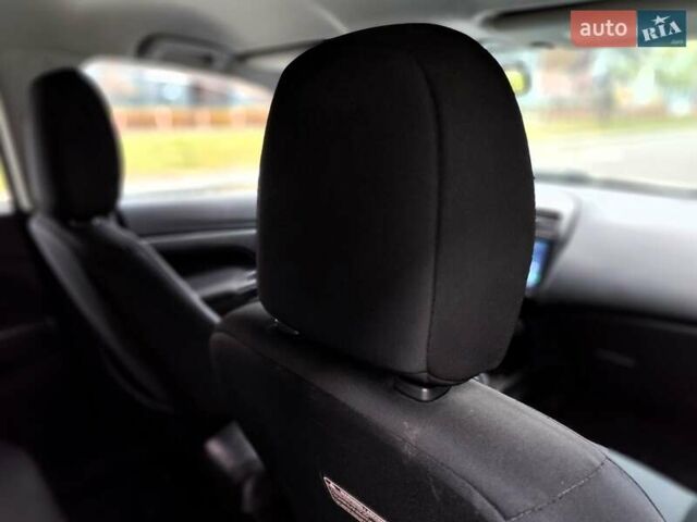 Белый Мицубиси Outlander Sport, объемом двигателя 2.4 л и пробегом 207 тыс. км за 9990 $, фото 44 на Automoto.ua