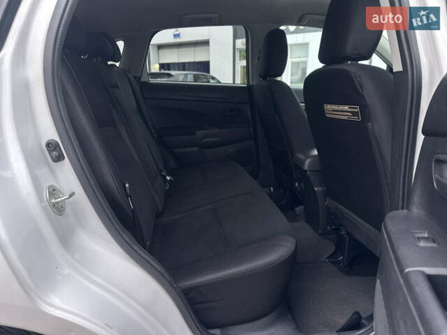 Белый Мицубиси Outlander Sport, объемом двигателя 2 л и пробегом 257 тыс. км за 10800 $, фото 33 на Automoto.ua