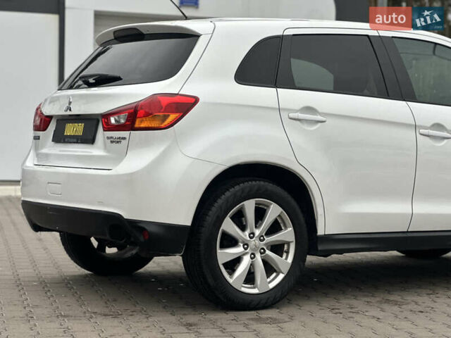 Белый Мицубиси Outlander Sport, объемом двигателя 2 л и пробегом 257 тыс. км за 10800 $, фото 10 на Automoto.ua