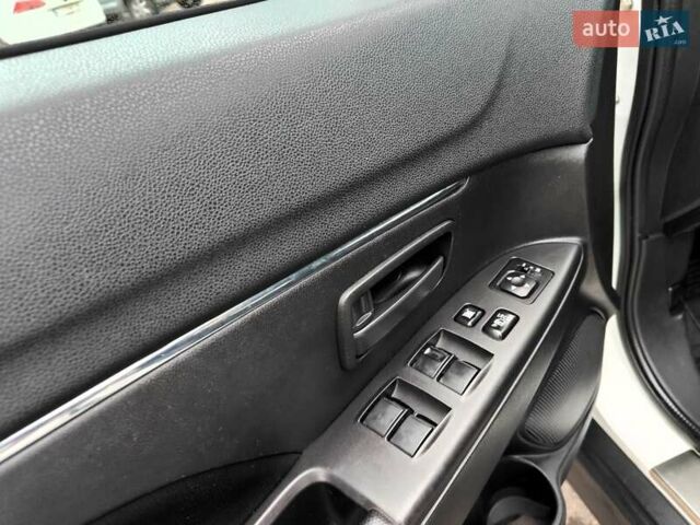 Белый Мицубиси Outlander Sport, объемом двигателя 2.4 л и пробегом 207 тыс. км за 9990 $, фото 31 на Automoto.ua