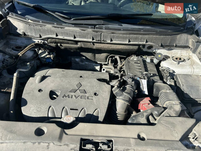 Белый Мицубиси Outlander Sport, объемом двигателя 2 л и пробегом 255 тыс. км за 12000 $, фото 28 на Automoto.ua