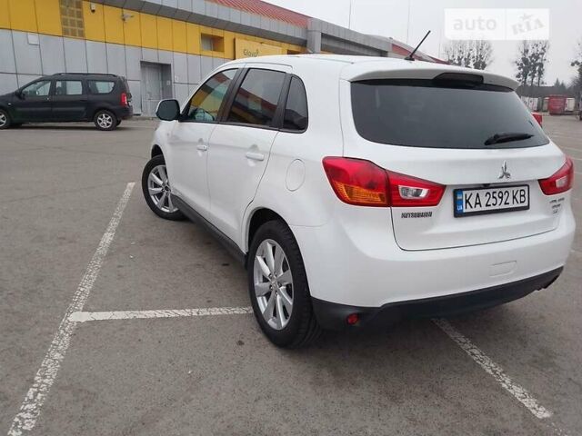 Белый Мицубиси Outlander Sport, объемом двигателя 2.4 л и пробегом 96 тыс. км за 13950 $, фото 6 на Automoto.ua