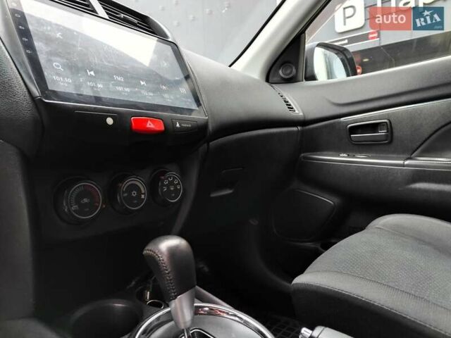 Белый Мицубиси Outlander Sport, объемом двигателя 2.4 л и пробегом 207 тыс. км за 9990 $, фото 55 на Automoto.ua