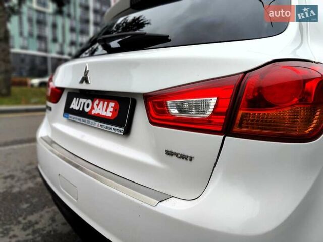 Белый Мицубиси Outlander Sport, объемом двигателя 2.4 л и пробегом 207 тыс. км за 9990 $, фото 17 на Automoto.ua