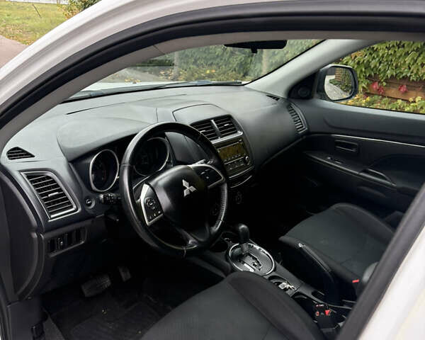 Мицубиси Outlander Sport 2015 в Вышгороде на Automoto.ua Белый Мицубиси Outlander Sport, объемом двигателя 2 л и пробегом 136 тыс. км за 10700 $, фото 6 на Automoto.ua