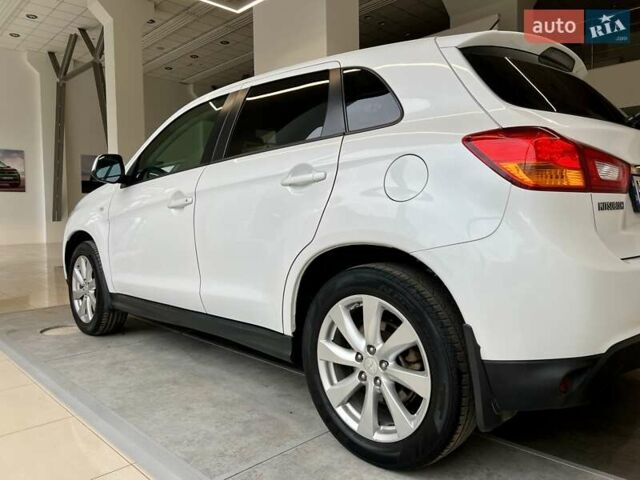 Білий Міцубісі Outlander Sport, об'ємом двигуна 2.4 л та пробігом 160 тис. км за 12500 $, фото 7 на Automoto.ua