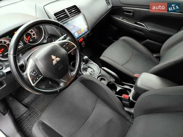 Белый Мицубиси Outlander Sport, объемом двигателя 2.4 л и пробегом 207 тыс. км за 9990 $, фото 32 на Automoto.ua