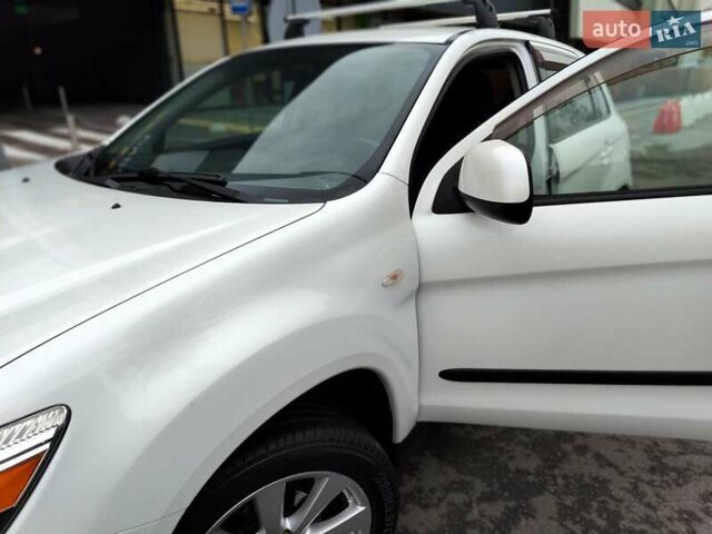 Белый Мицубиси Outlander Sport, объемом двигателя 2.4 л и пробегом 207 тыс. км за 9990 $, фото 3 на Automoto.ua