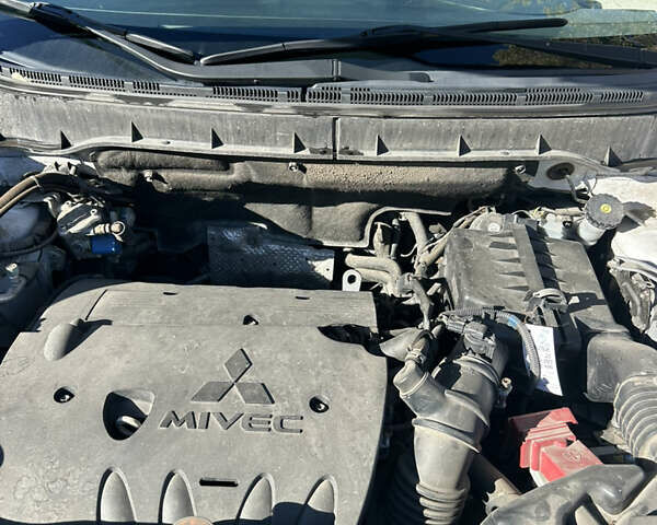 Белый Мицубиси Outlander Sport, объемом двигателя 2 л и пробегом 255 тыс. км за 12000 $, фото 23 на Automoto.ua