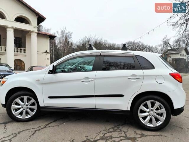 Белый Мицубиси Outlander Sport, объемом двигателя 2.4 л и пробегом 207 тыс. км за 9990 $, фото 4 на Automoto.ua