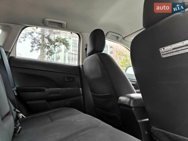 Белый Мицубиси Outlander Sport, объемом двигателя 2.4 л и пробегом 207 тыс. км за 9990 $, фото 46 на Automoto.ua