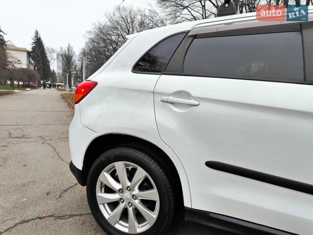 Белый Мицубиси Outlander Sport, объемом двигателя 2.4 л и пробегом 207 тыс. км за 9990 $, фото 25 на Automoto.ua