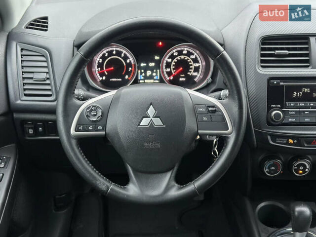 Белый Мицубиси Outlander Sport, объемом двигателя 2 л и пробегом 257 тыс. км за 10800 $, фото 22 на Automoto.ua