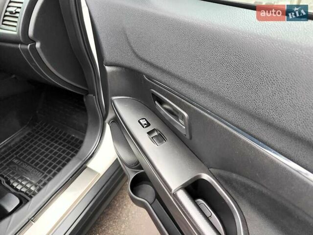 Белый Мицубиси Outlander Sport, объемом двигателя 2.4 л и пробегом 207 тыс. км за 9990 $, фото 35 на Automoto.ua