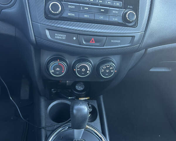 Белый Мицубиси Outlander Sport, объемом двигателя 2 л и пробегом 255 тыс. км за 12000 $, фото 27 на Automoto.ua